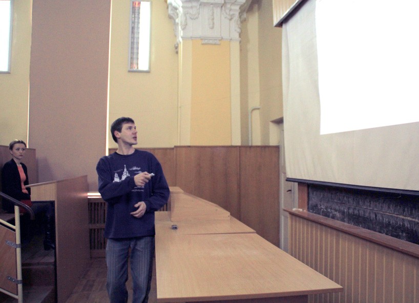 На фізичному факультеті відбулося пленарне засідання, попереду обговорення стендових доповідей В УжНУ розпочала свою роботу 68-ма підсумкова наукова конференція професорсько-викладацького складу