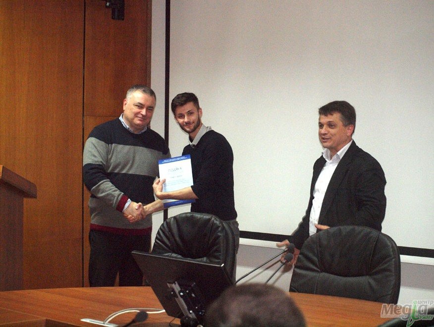 «Запалювати зірочку в житті, бути відповідальними та розвивати інтелект…» бажав студентам ректор УжНУ Володимир Смоланка «Запалювати зірочку в житті, бути відповідальними та розвивати інтелект…» бажав студентам ректор УжНУ Володимир Смоланка