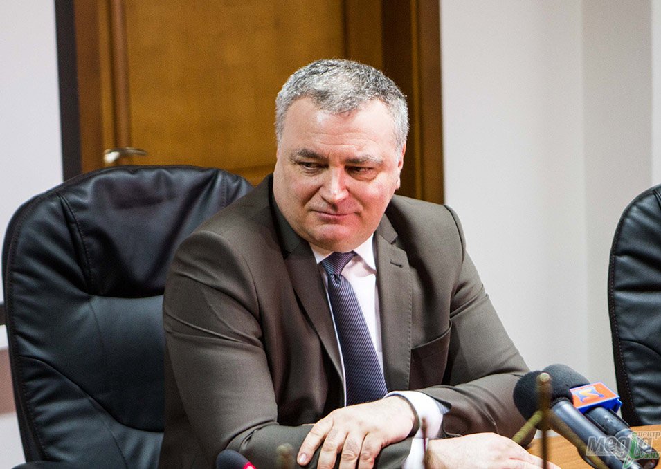 Про виконану роботу та минулорічні досягнення УжНУ прозвітував ректор Володимир Смоланка Про виконану роботу та минулорічні досягнення УжНУ прозвітував ректор Володимир Смоланка