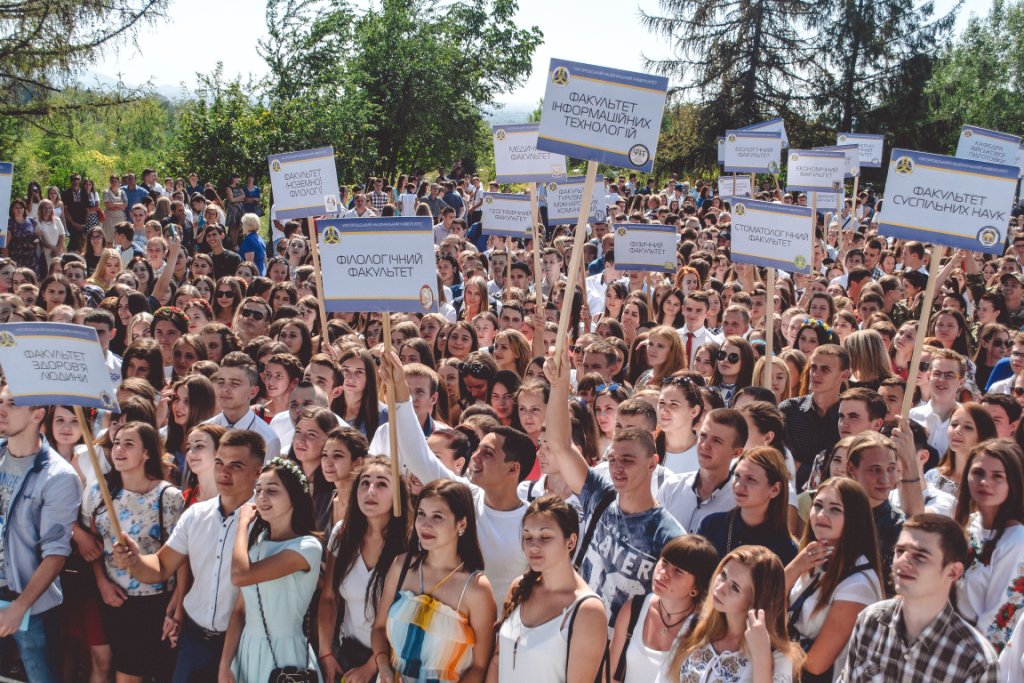 В УжНУ першокурсників урочисто посвятили у студенти В УжНУ першокурсників урочисто посвятили у студенти