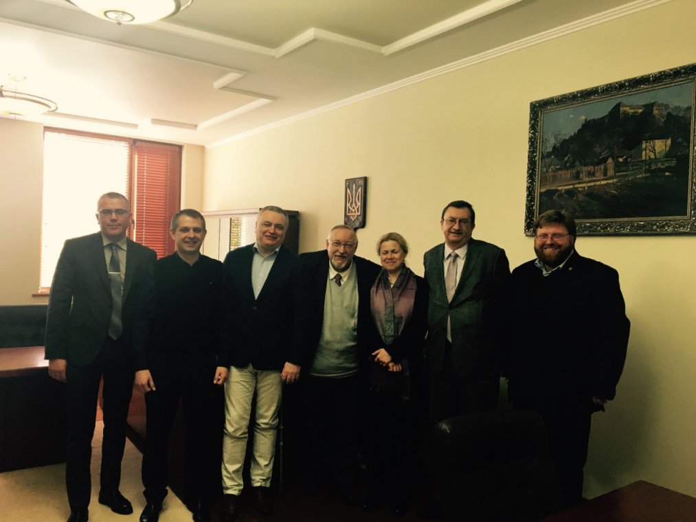 УжНУ відвідала офіційна делегація Карлового університету в Празі УжНУ відвідала офіційна делегація Карлового університету в Празі