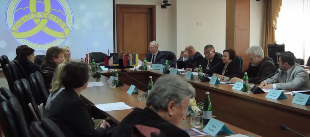 В УжНУ відбувся міжнародний круглий стіл експертів "Роль країн Вишеградської четвірки в контексті трансформації ЄС та глобальних викликів сучасності" В УжНУ відбувся міжнародний круглий стіл експертів "Роль країн Вишеградської четвірки в контексті трансформації ЄС та глобальних викликів сучасності"