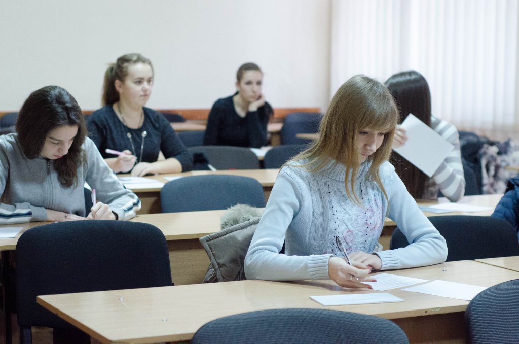 Студенти-біологи успішно складають зимову сесію Студенти-біологи успішно складають зимову сесію
