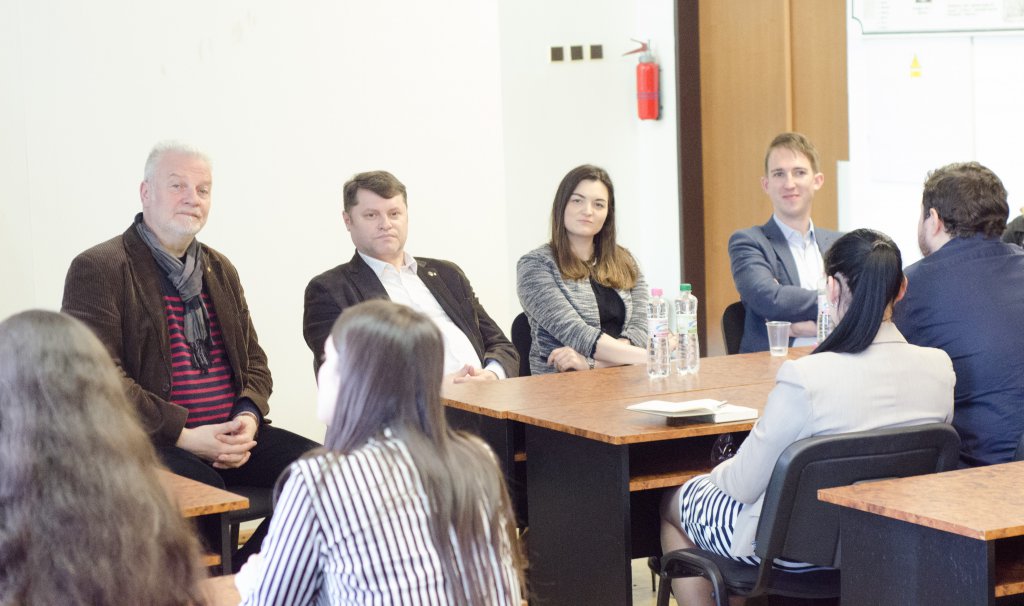 Студенти УжНУ отримали унікальну нагоду поспілкуватися із представниками посольства Великої Британії в Україні Студенти УжНУ отримали унікальну нагоду поспілкуватися із представниками посольства Великої Британії в Україні