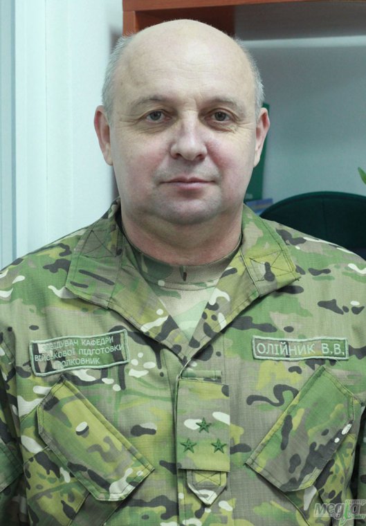 Завкафедри військової підготовки Василь Олійник: «Військова спеціальність – додатковий ключ до успішного майбутнього» Завкафедри військової підготовки Василь Олійник: «Військова спеціальність – додатковий ключ до успішного майбутнього»