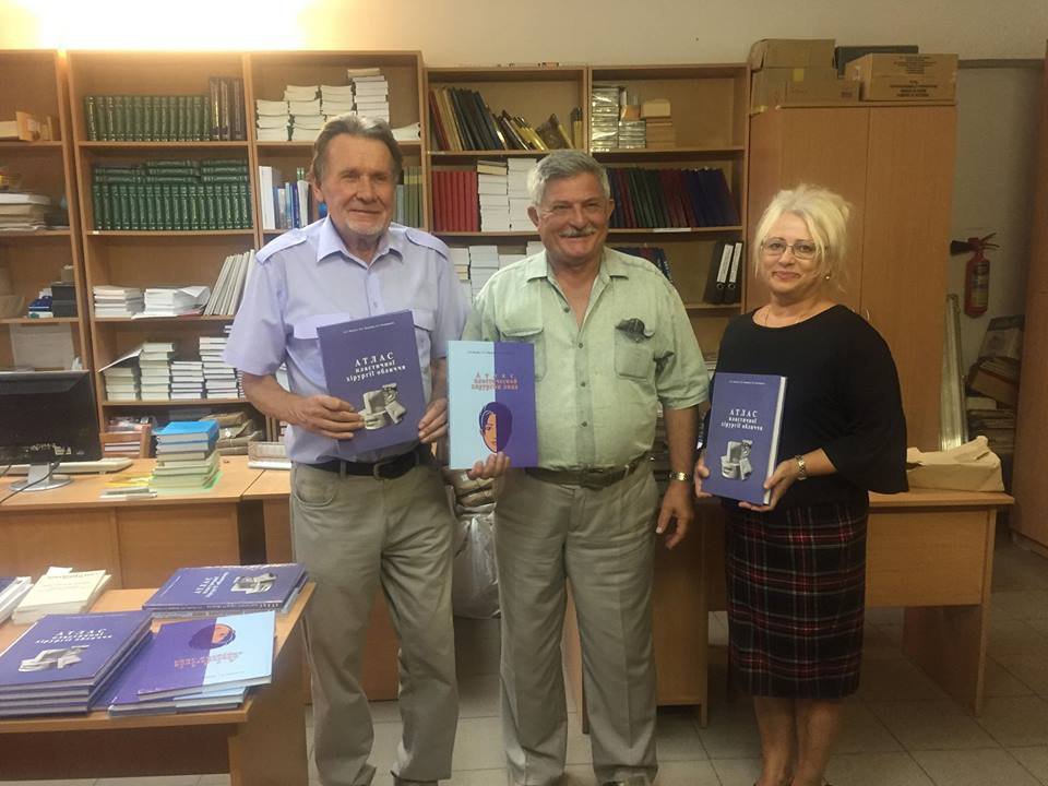 Ужнівська книгозбірня поповнилася новим фаховим виданням з пластичної хірургії Ужнівська книгозбірня поповнилася новим фаховим виданням з пластичної хірургії