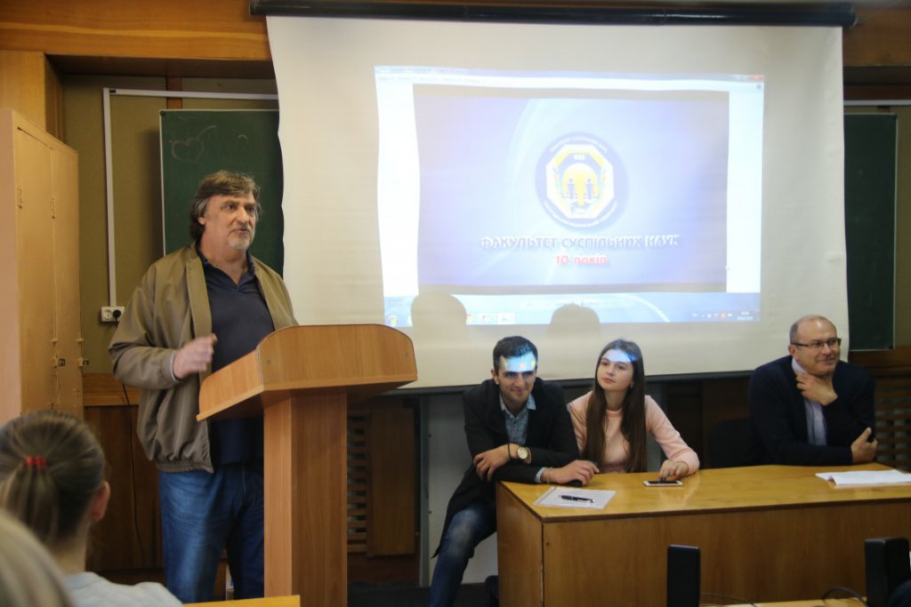 Факультет суспільних наук відкривали для себе ужгородські школярі Факультет суспільних наук відкривали для себе ужгородські школярі
