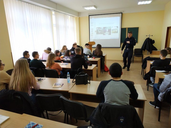 Сьогодні студенти 3 курсу слухали лекцію про актуальні проблеми наркоманії в Закарпатській області Сьогодні студенти 3 курсу слухали лекцію про актуальні проблеми наркоманії в Закарпатській області