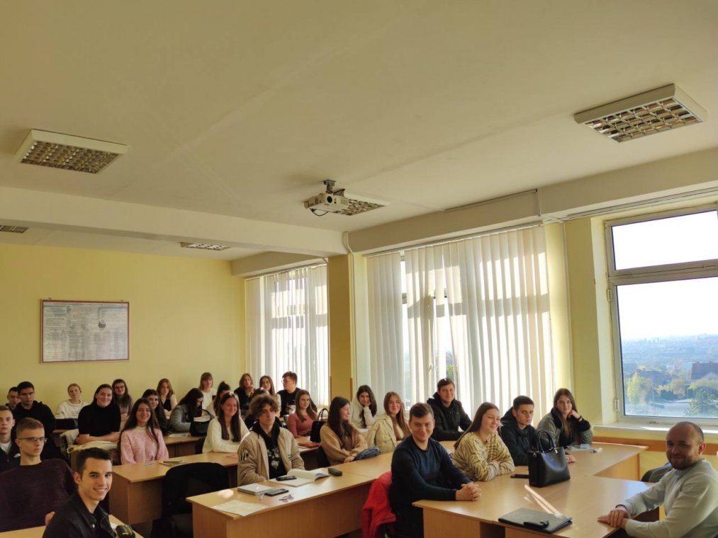Вивчаючи фінанси працюємо на перемогу Вивчаючи фінанси працюємо на перемогу