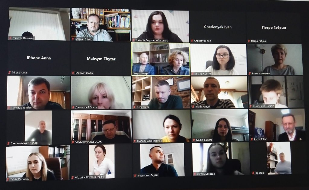 Аспіранти, магістри і викладачі спеціальності «Публічне управління та адміністрування» вкотре взяли участь у сертифікованій програмі з європеїзації системи публічного управління в Україні Аспіранти, магістри і викладачі спеціальності «Публічне управління та адміністрування» вкотре взяли участь у сертифікованій програмі з європеїзації системи публічного управління в Україні