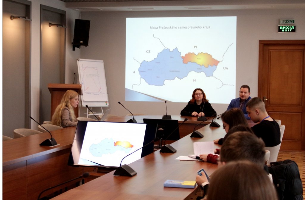 Відкриту лекцію про міжнародну співпрацю Пряшівського самоврядного краю провів доктор філософії Міхал Цірнер (Словаччина) Відкриту лекцію про міжнародну співпрацю Пряшівського самоврядного краю провів доктор філософії Міхал Цірнер (Словаччина)