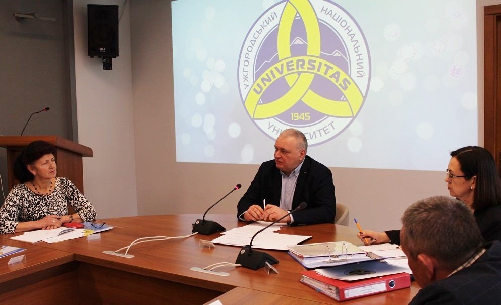На засіданні Вченої ради заслухали доповідь про фінансову діяльність університету в 2022 році та бюджет УжНУ на 2023 рік На засіданні Вченої ради заслухали доповідь про фінансову діяльність університету в 2022 році та бюджет УжНУ на 2023 рік
