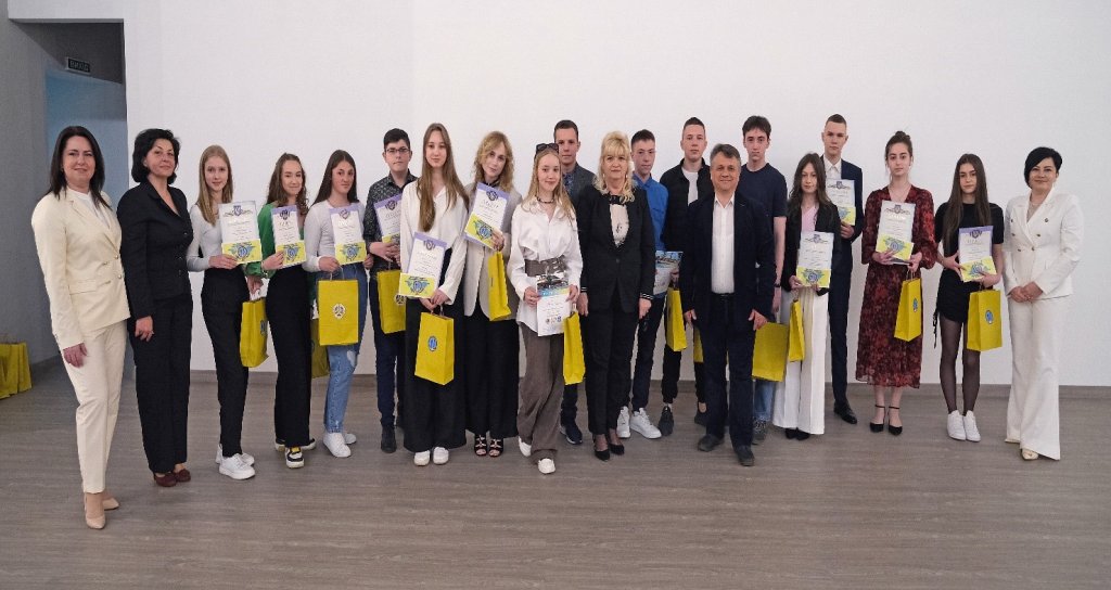 Факультет туризму та МК започаткував конкурс учнівських дослідницьких робіт «Скарби Срібної землі» та гастрономічний челендж «Смачне Закарпаття» Факультет туризму та МК започаткував конкурс учнівських дослідницьких робіт «Скарби Срібної землі» та гастрономічний челендж «Смачне Закарпаття»