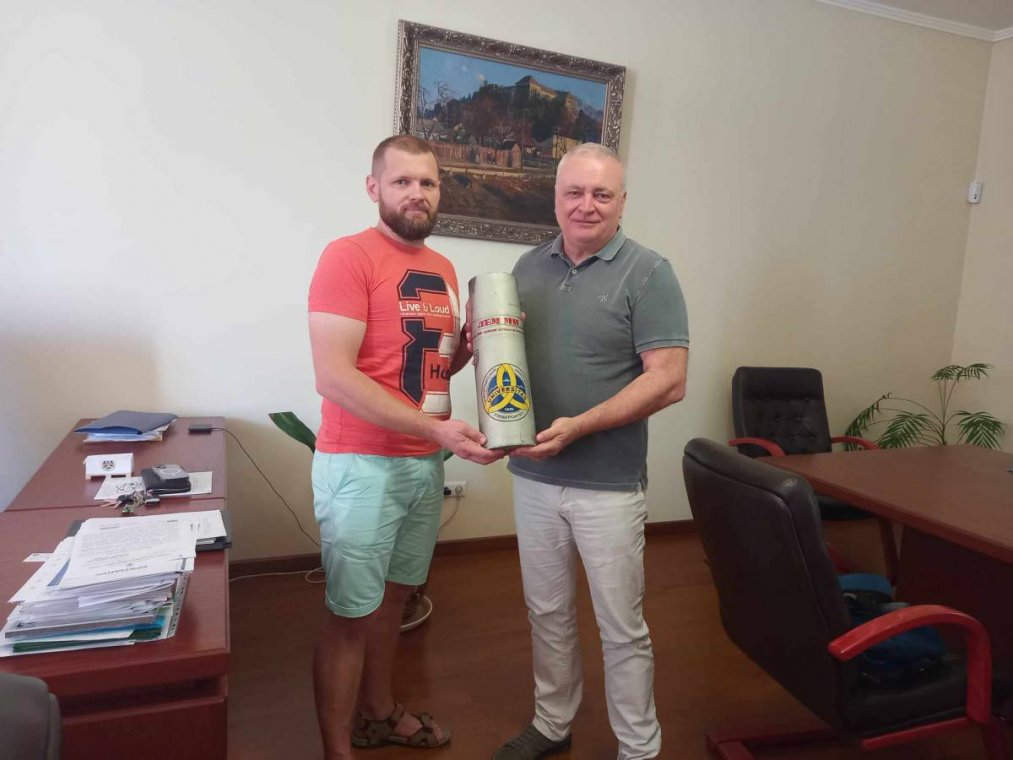 Ужгородський університет отримав подарунок від бійців 128-ї бригади
Ужгородський університет отримав подарунок від бійців 128-ї бригади