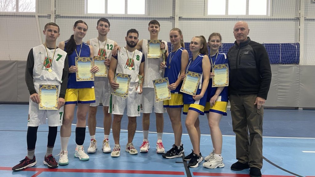 Ужнівці – перші на обласній Спартакіаді зі стрітболу серед команд закладів вищої освіти ІІІ–ІV рівнів акредитації Ужнівці – перші на обласній Спартакіаді зі стрітболу серед команд закладів вищої освіти ІІІ–ІV рівнів акредитації