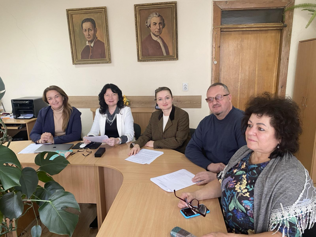Члени науково-методичної комісії факультету суспільних наук УжНУ провели засідання та методичний семінар «Вища освіта в Україні в період війни: вектори розвитку» Члени науково-методичної комісії факультету суспільних наук УжНУ провели засідання та методичний семінар «Вища освіта в Україні в період війни: вектори розвитку»