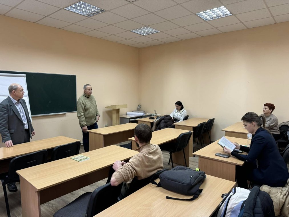 Робота по удосконаленню ОП «Історія» (Історія та громадянська освіта) триває: нарада членів робочої групи з кращими вчителями істориками області Робота по удосконаленню ОП «Історія» (Історія та громадянська освіта) триває: нарада членів робочої групи з кращими вчителями істориками області