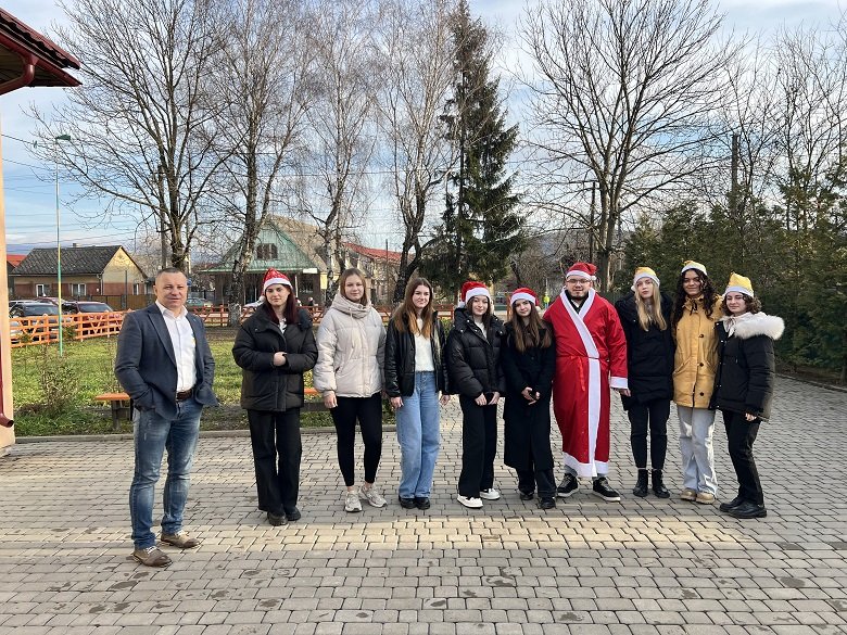 Students and staff of UzhNU gave a holiday to children: they visited an orphanage and a resource center Students and staff of UzhNU gave a holiday to children: they visited an orphanage and a resource center