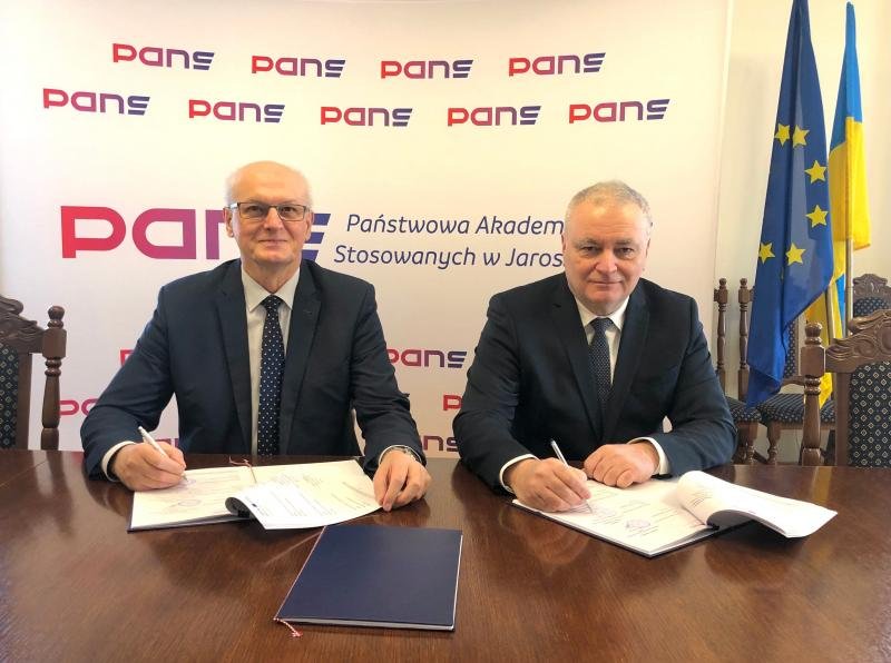 UzhNU signed a partnership agreement on the implementation of the Polish-Ukrainian project “Youth of the Carpathians for Eco-Smart Education” UzhNU signed a partnership agreement on the implementation of the Polish-Ukrainian project “Youth of the Carpathians for Eco-Smart Education”