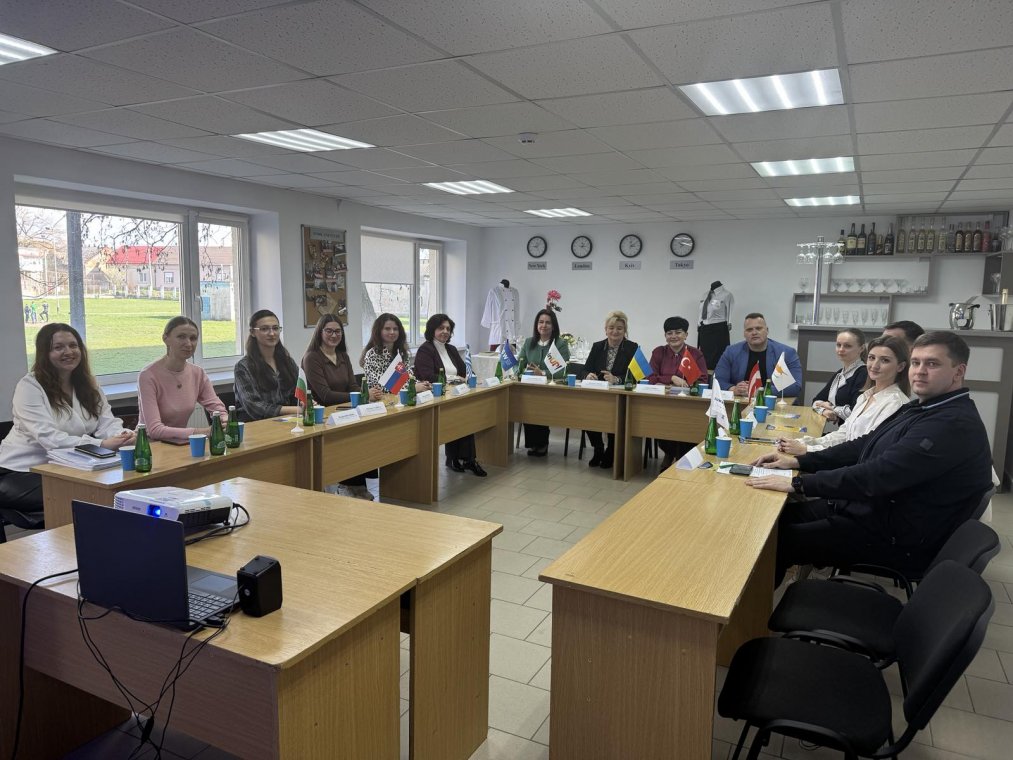 Якість освіти через обговорення та модернізацію освітніх програм
Якість освіти через обговорення та модернізацію освітніх програм