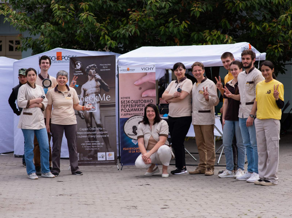 Викладачі та студенти УжНУ взяли участь в акції у межах проєкту ShowUp4Health Викладачі та студенти УжНУ взяли участь в акції у межах проєкту ShowUp4Health