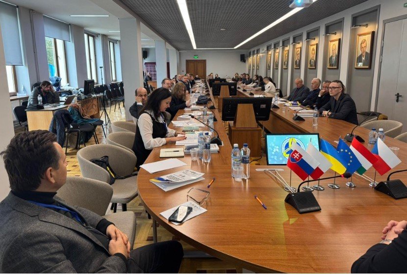 В УжНУ на міжнародній конференції обговорили стратегію відносин України та ЄС в умовах геополітичної турбулентності та війни
В УжНУ на міжнародній конференції обговорили стратегію відносин України та ЄС в умовах геополітичної турбулентності та війни