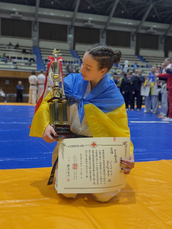Студентка медичного факультету УжНУ Валерія Моца - бронзова призерка чемпіонату світу з кіокушин карате Студентка медичного факультету УжНУ Валерія Моца - бронзова призерка чемпіонату світу з кіокушин карате