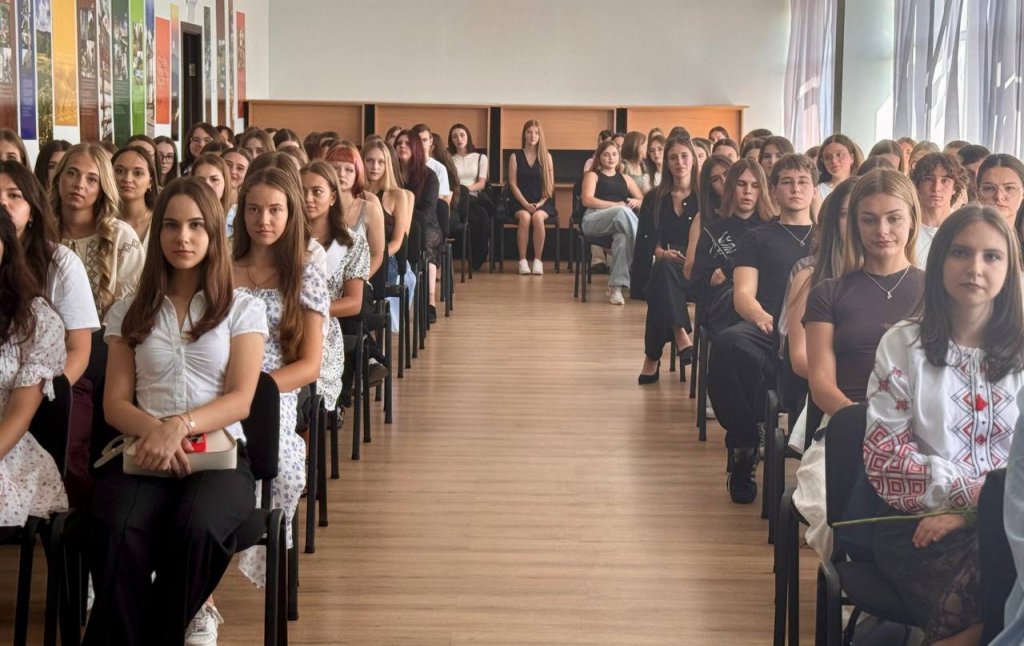 «Слово, що відкриває світ»: першокурсники філологічного факультету зробили перший крок в університетське життя «Слово, що відкриває світ»: першокурсники філологічного факультету зробили перший крок в університетське життя